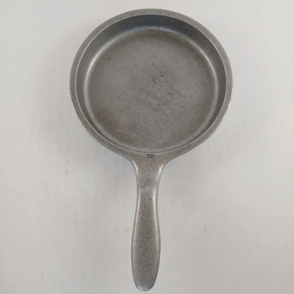 Vintage Heavy Cast ALUMINUM Skillet, 5